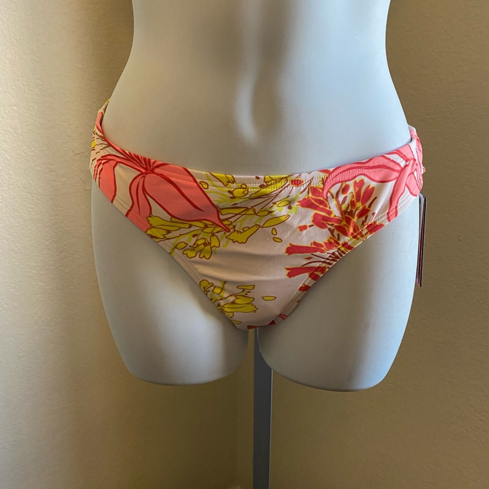 Vince camuto swimming bottoms